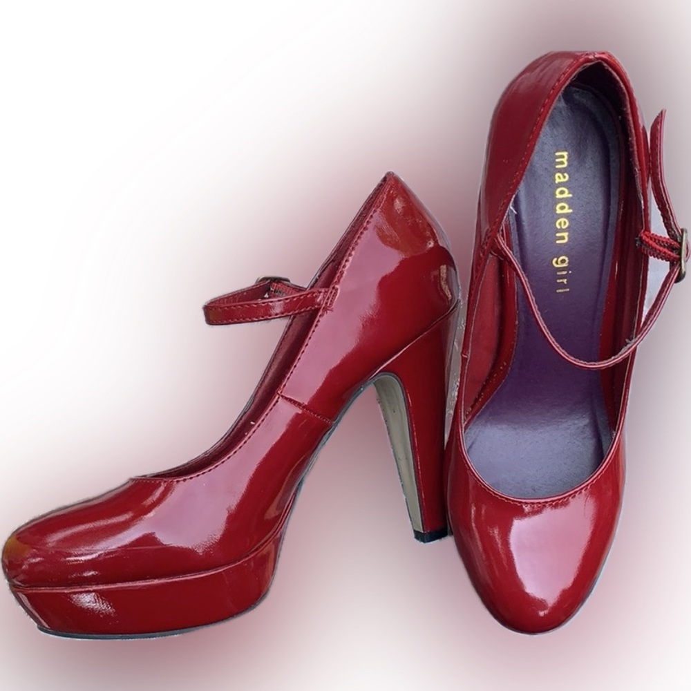 Red pumps